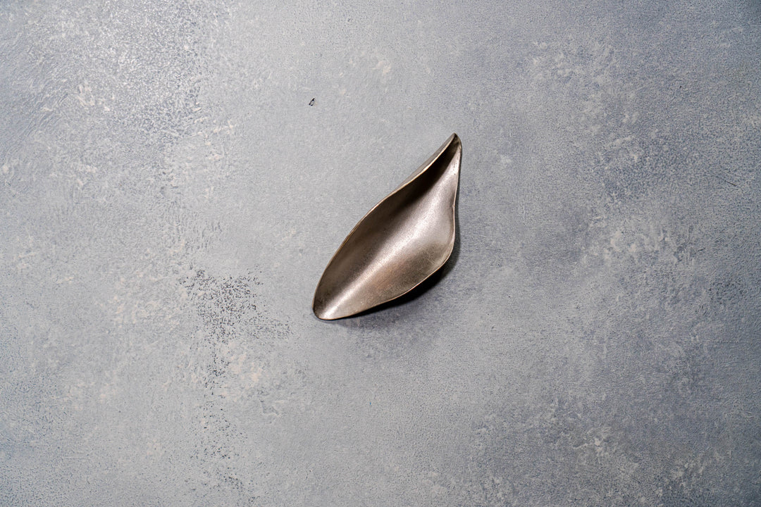 Tea leaf plate (Brass / Silver plated brass)