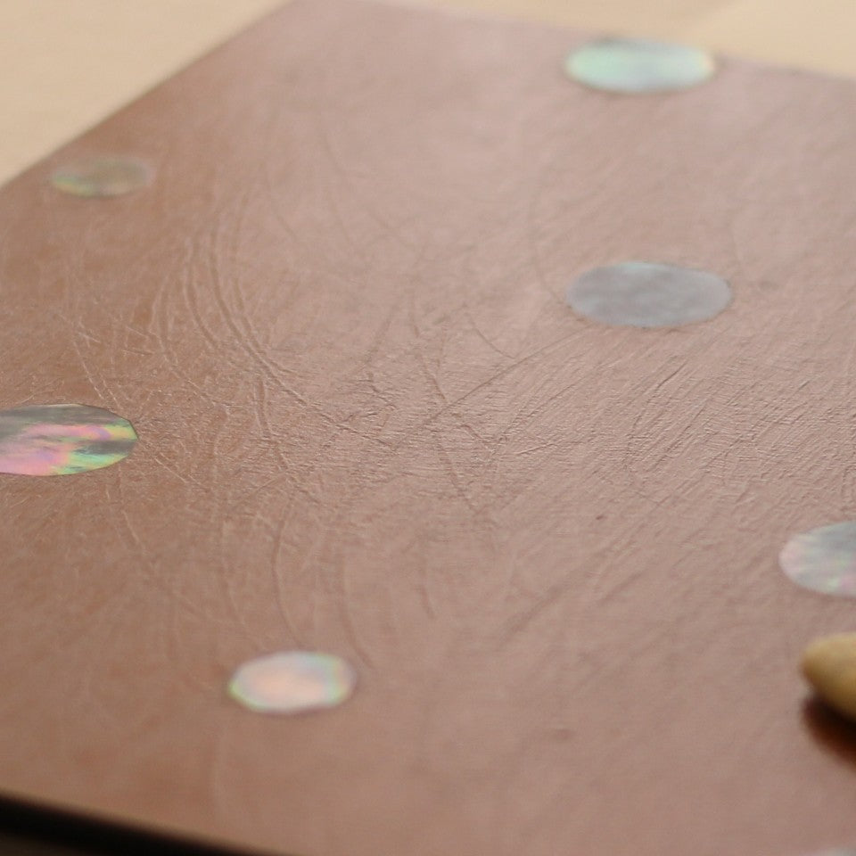 [PRE-ORDER] Mother of Pearl Droplet on the Lacquered Placemat