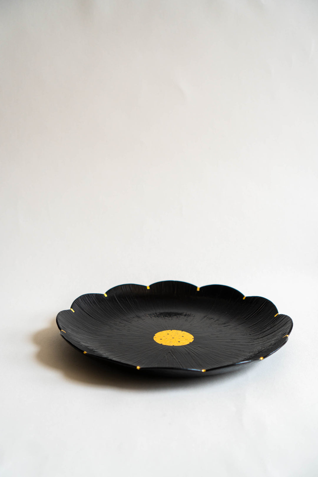 Otchil Flower Plate - Black