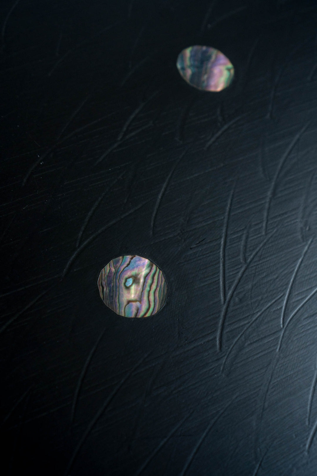 [PRE-ORDER] Mother of Pearl Droplet on the Lacquered Placemat