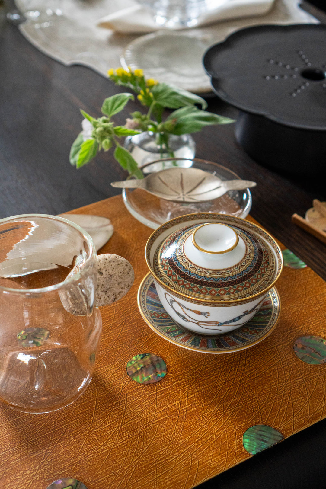 [PRE-ORDER] Mother of Pearl Droplet on the Lacquered Placemat